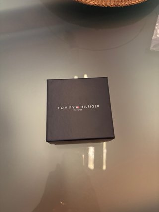 Reloj Tommy Hilfiger Blanco y Rojo