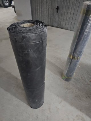 Rollo de plástico negro