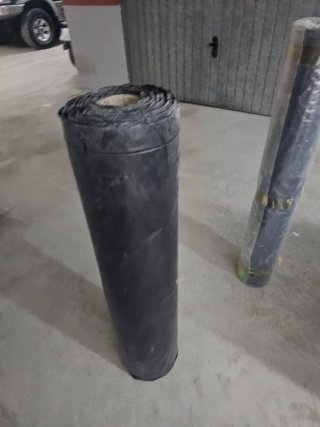 Rollo de plástico negro