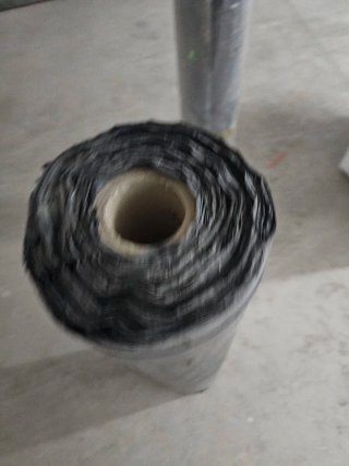 Rollo de plástico negro