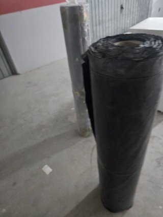 Rollo de plástico negro