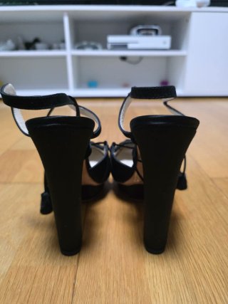 Zapatillas de tacón Acerina Cécile negras con cord