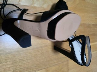 Zapatillas de tacón Acerina Cécile negras con cord