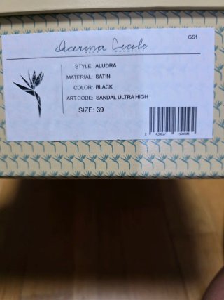 Zapatillas de tacón Acerina Cécile negras con cord