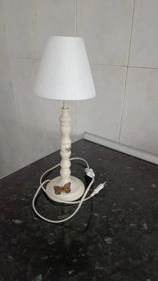 Lamparilla de madera con mariposas