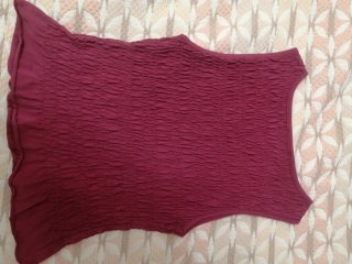 Camiseta granate Stradivarius