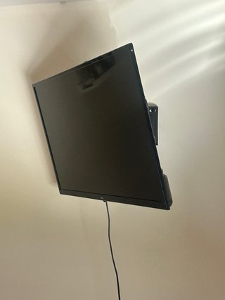 TV TCL 32' con soporte de pared