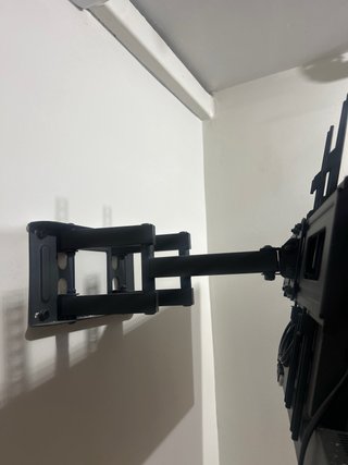 TV TCL 32' con soporte de pared