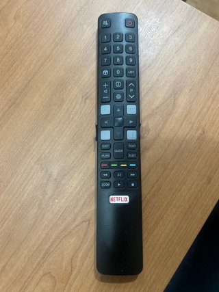 TV TCL 32' con soporte de pared