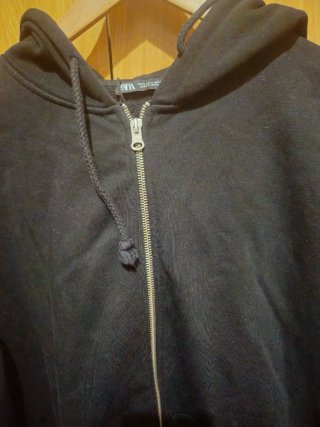 Sudadera Zara con capucha y cremallera