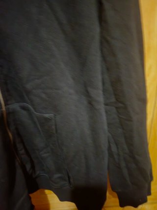 Sudadera Zara con capucha y cremallera
