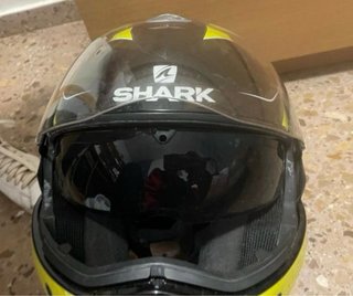 Casco de moto integral Shark amarillo y negro