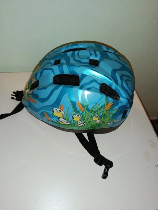 Casco bici infantil azul con patitos