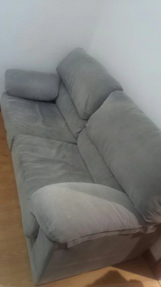 Sofá gris de tela