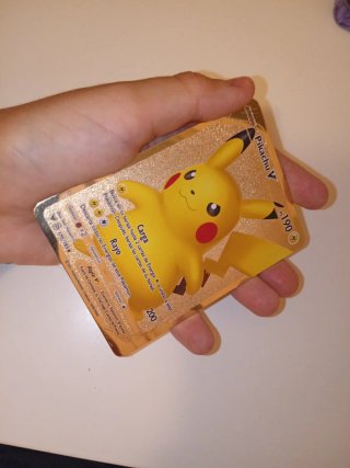 Carta Pokémon Pikachu V Metálica Dorada