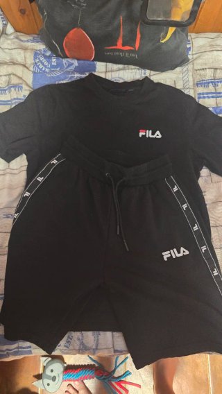 Conjunto Fila Negro Camiseta y Pantalón Corto S