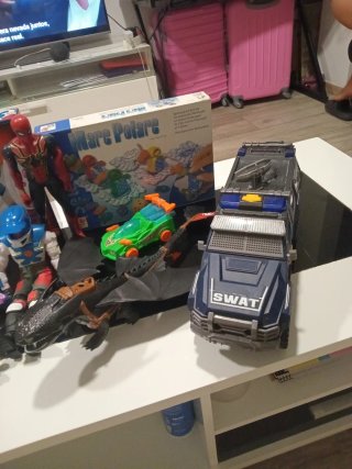 Lote Juguetes Niños: Coche SWAT, Figuras, Juego