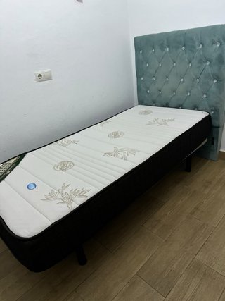 Cama Manhattan con cabecero tapizado