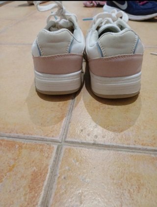 Lote de zapatillas y chanclas