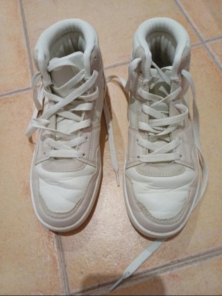Lote de zapatillas y chanclas