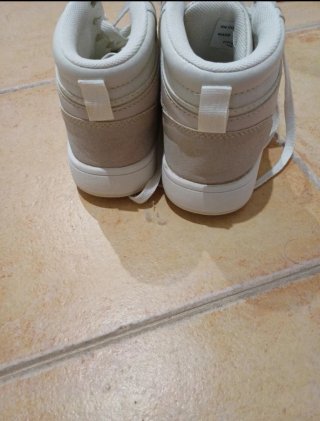 Lote de zapatillas y chanclas