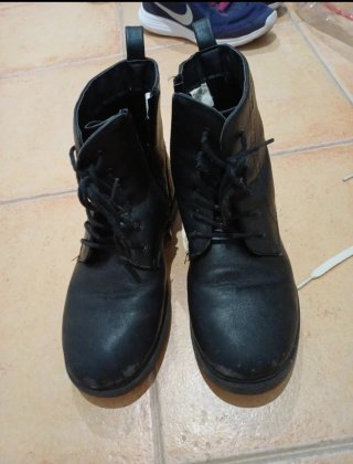 Lote de zapatillas y chanclas