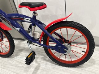 Bicicleta infantil azul y roja