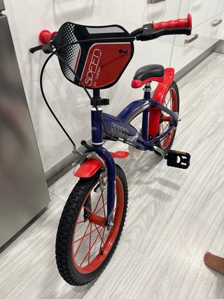 Bicicleta infantil azul y roja