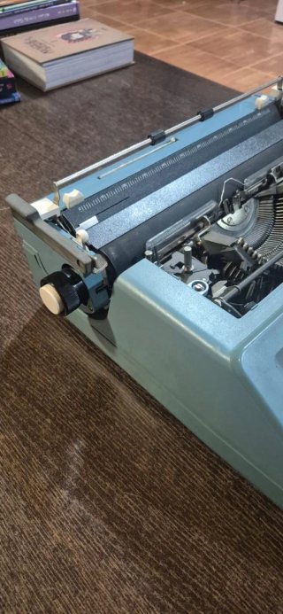 Máquina de escribir Olivetti Studio 46