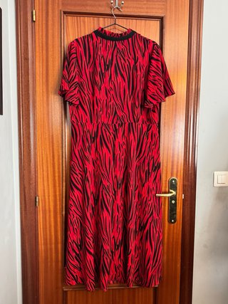 Vestido rojo y negro con lazada al cuello