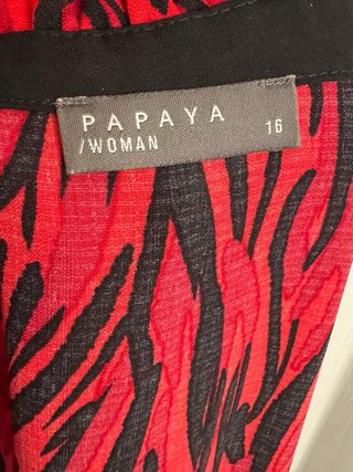 Vestido rojo y negro con lazada al cuello