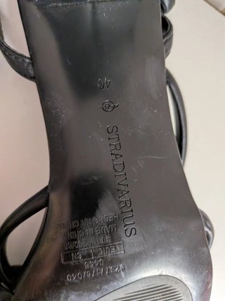 Sandali Stradivarius neri tacco comodi