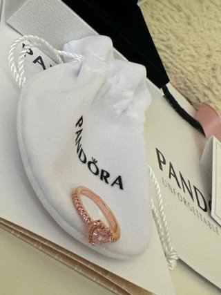 Anillo Pandora oro con corazón rosa