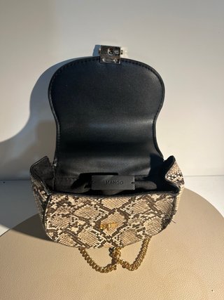 Bolso Mango efecto piel serpiente