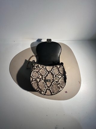Bolso Mango efecto piel serpiente