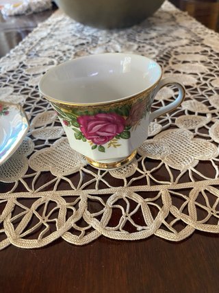 Chávena e pires com rosas e dourado-Winterling