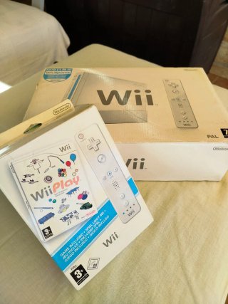 Nintendo Wii Blanca con Wii Sports y Wii Play