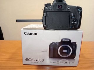 Cámara Canon EOS 760D con caja