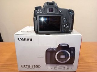 Cámara Canon EOS 760D con caja