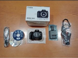 Cámara Canon EOS 760D con caja