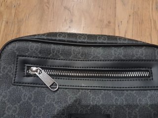 Riñonera Gucci Negra Monograma