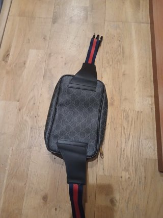 Riñonera Gucci Negra Monograma
