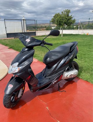Yamaha Jog R Negra