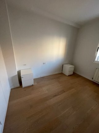 Cómoda y 2 Mesitas de Noche Blancas