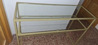 Mesa auxiliar cristal y metal dorado