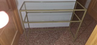 Mesa auxiliar cristal y metal dorado