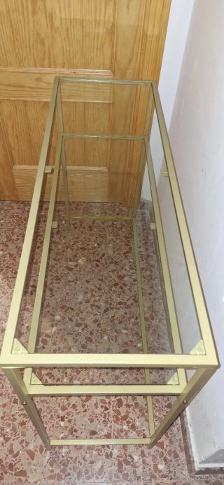 Mesa auxiliar cristal y metal dorado