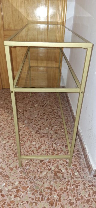 Mesa auxiliar cristal y metal dorado