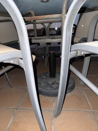 Mesa y 4 sillas de exterior