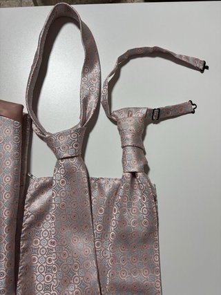 Chaleco y corbata hombre rosa y plata